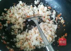 Illustration of how to make egg fried rice 5