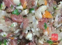 Illustration of how to make dumpling fillings in summer 2