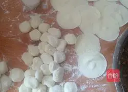 Illustration of how to make pickled cabbage dumplings 4