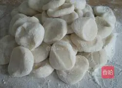 Illustration of how to make celery stuffed dumplings 16