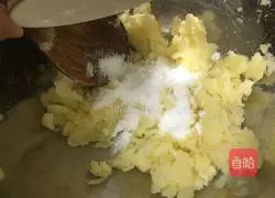 Illustration of how to make fried potato pancakes 6