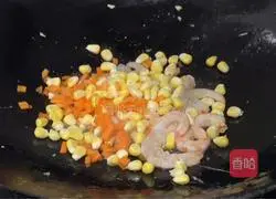 Illustration of how to make shrimp and egg fried rice 5