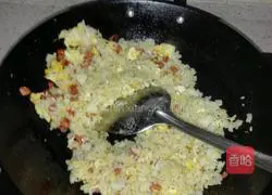 Illustration of how to make Yangzhou fried rice 5
