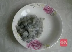 Illustration of how to make dumplings stuffed with meat and three delicacies 6