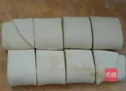 Illustration of how to make milk-flavored steamed buns with salt and pepper rolls 15
