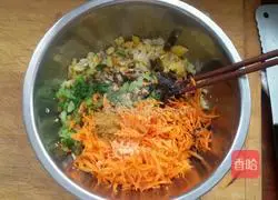 Illustration of how to make hot-noodles and vegetarian-filled pot sticker dumplings 8