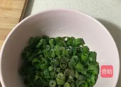 Illustration of how to make scallion egg pancake 3