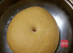 Illustration of how to make small gourd pumpkin steamed buns 9