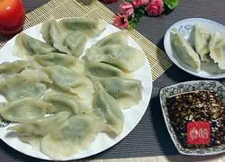 Illustration of how to make leek and zucchini dumplings 12