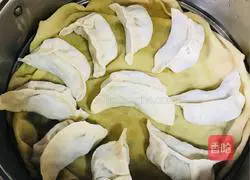 Illustration of how to make steamed dumplings with seaweed stuffing 12