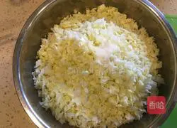 Illustration of how to make cabbage oil shuttle stuffed buns 5