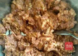 Illustration of how to make fennel stuffed dumplings 3