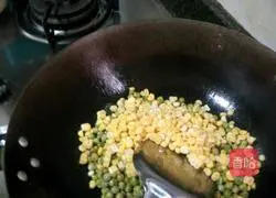 Illustration of how to make colorful whole grain fried rice 4