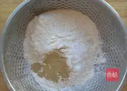 Illustration of how to make butterfly steamed buns 1