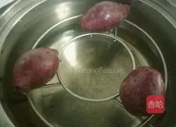 Illustration of how to make crystal purple potato glutinous rice balls 1