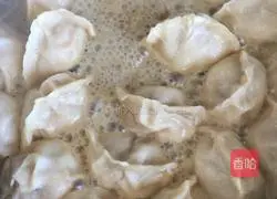 Fancy way to eat dumplings——fried dumplings.Illustration 3