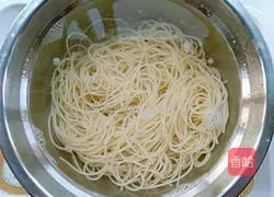 Illustration of how to make tomato fried noodles 2