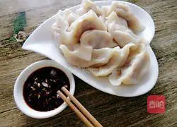 Yuhuang Illustration of how to make mushroom and pork dumplings 23