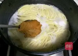 Illustration of how to make miso soup noodles 5