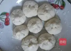 Illustration of how to make coriander minced pork buns 5