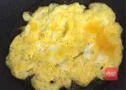 Illustration of how to make egg fried rice 3