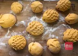 Illustration of how to make little hedgehog and little rabbit pumpkin, walnut and sesame steamed buns 13