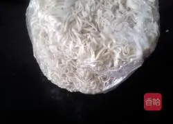 Illustration of how to make egg yolk and sesame sauce noodles 1