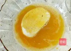 Illustration of how to make golden steamed bun slices 3