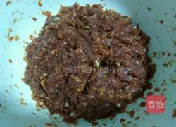 Illustration of how to make beef and carrot dumplings 6