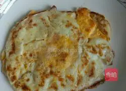 Illustration of how to make a simple breakfast sandwich in three minutes 3