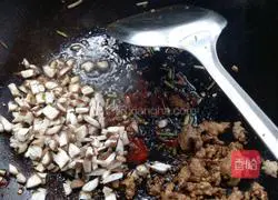 Illustration of how to make fried rice with minced meat and mushrooms 7