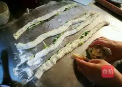 Illustration of how to make scallion pancake 5