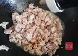 Illustration of how to make braised pork ribs with rice 8