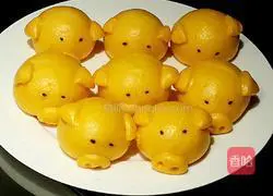 Illustration of how to make Lucky Golden Pig Steamed Buns 13