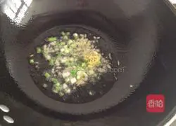 Illustration of how to make mushroom and beef noodles 4