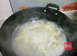 Illustration of how to make pork and lotus root dumplings 14