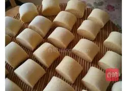 Illustration of how to make cornmeal steamed buns 2