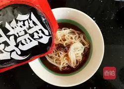 Illustration of how to make spicy beef offal powder 6