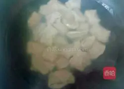 Illustration of how to make celery and pork wontons 19