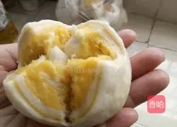 Illustration of how to make pumpkin blossom steamed buns 6