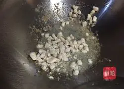 Illustration of how to make diced chicken fried rice 5