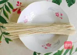 Illustration of how to make sesame leaf noodles 8