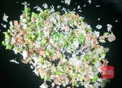 Illustration of how to make fried rice with green beans and ham 10