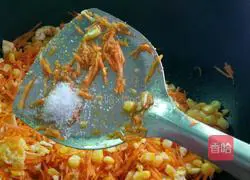 Illustration of how to make carrot and egg fried rice 6