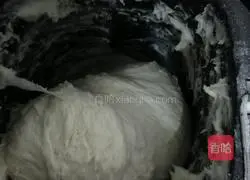 Illustration of how to make curry beef patties 1