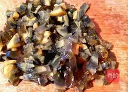 Illustration of how to make preserved egg assorted cold noodles 6