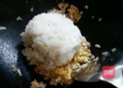 Illustration 6 of how to make fried rice with onions, ham, sausage and eggs