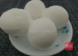 Illustration of how to make glutinous rice balls with fresh fruits 1