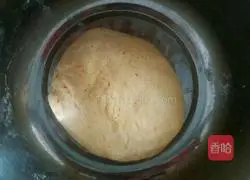 Illustration of how to make old pumpkin steamed buns 4