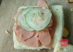 Illustration of how to make a sandwich 7